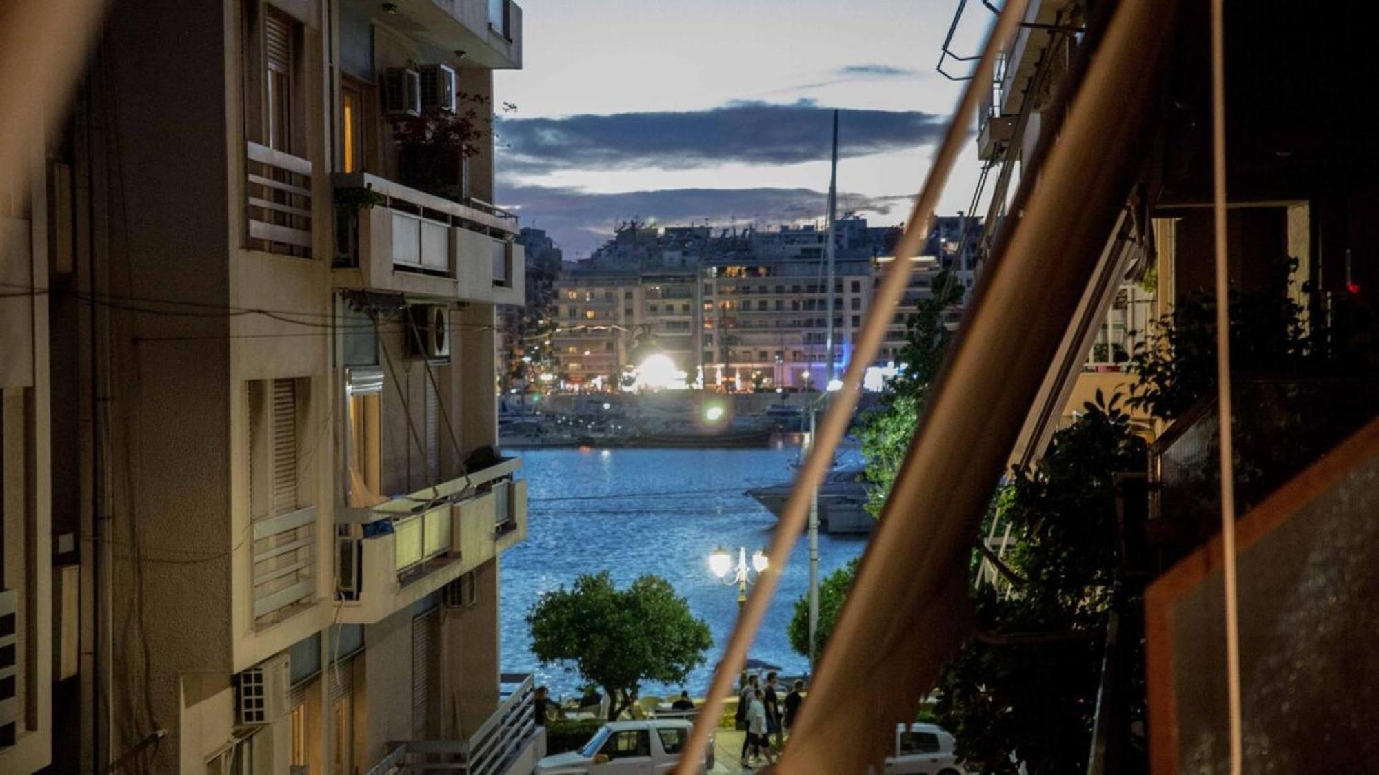 Cozy Apartment With Sea View Next To Marina Zeas Pireu Exterior foto